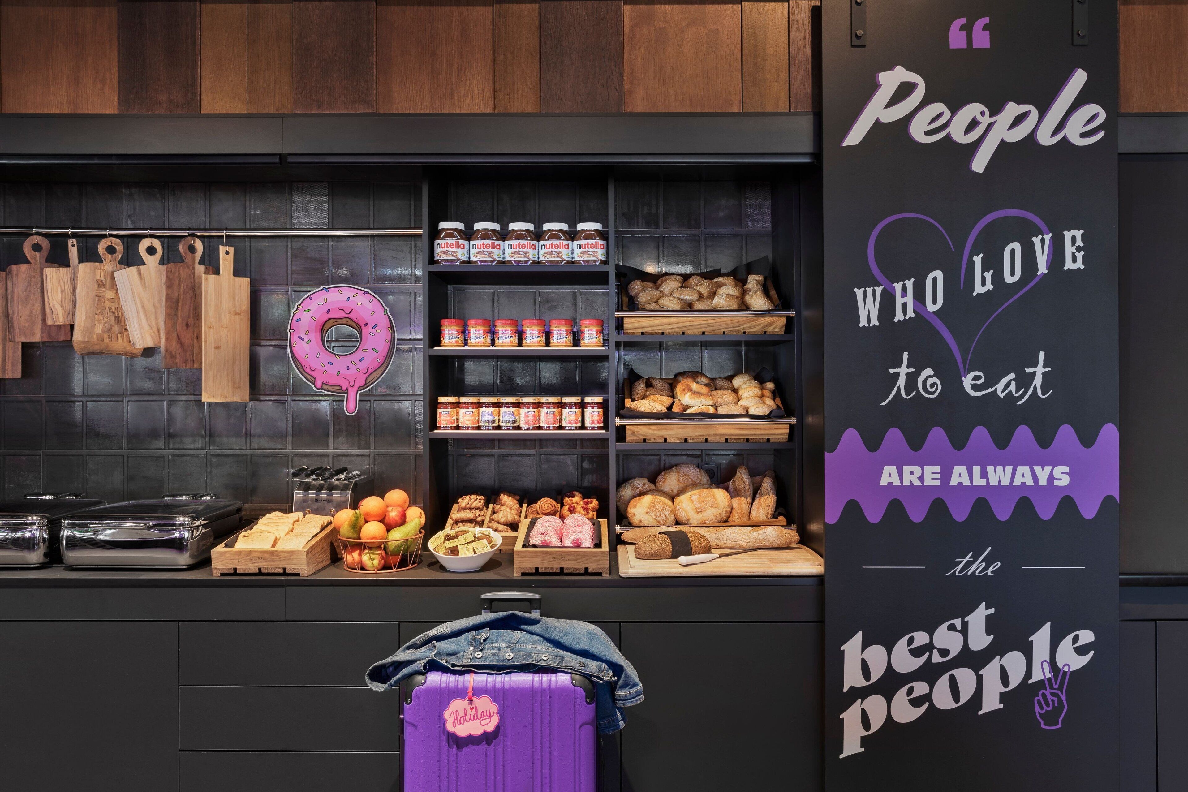 daily buffet breakfast (pln 50 per person)