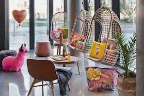 Lobby - Moxy Szczecin City (Szczecin)