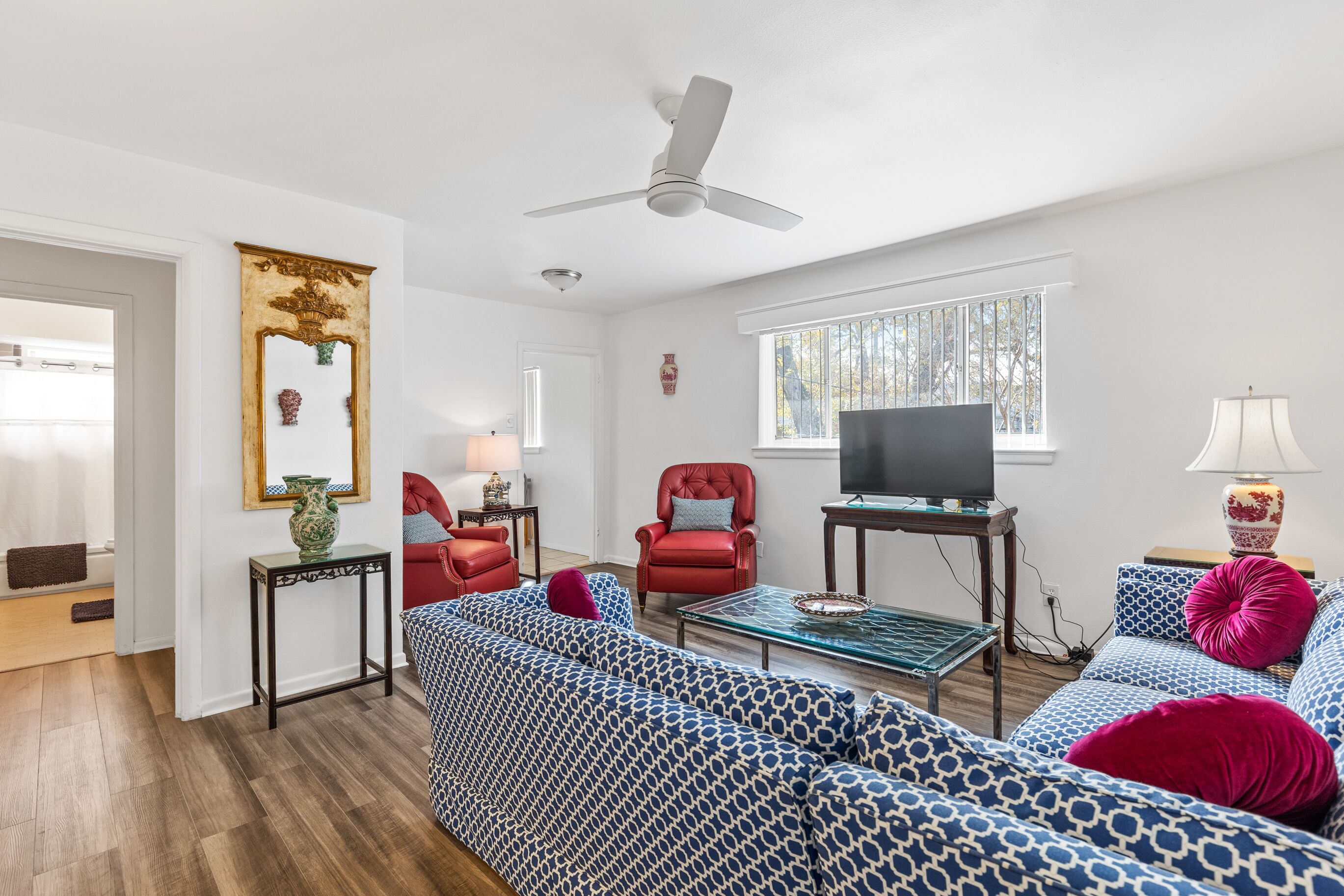 Trendy Stay in the Heart of Oaklawn