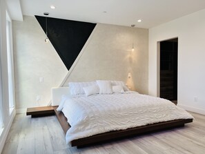 3 bedrooms, desk, iron/ironing board, free WiFi - **NEW** LUXURIOUS LA HOME (Private Rooftop, Outdoor TV, Firepit, etc.) (Los Angeles)