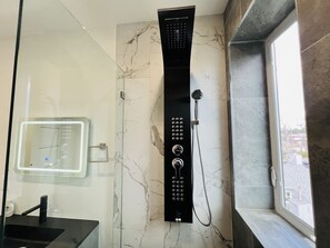 Badekar, bidet, håndklæder, Toiletpapir