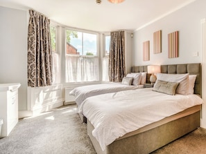 2 bedrooms, WiFi (free), bed sheets