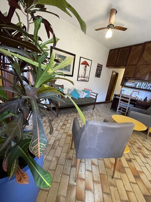 TV de tela plana 32 polegadas com canais digitais, TV