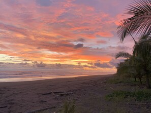 Beach nearby, beach towels - Bamboo Beach House Steps away from secluded beach (Buenos Aires)