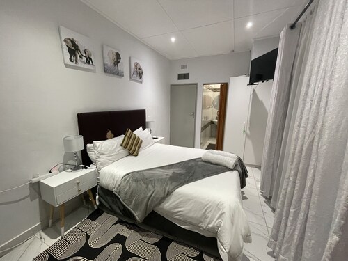 SEMENI ASANTE GUESTHOUSE