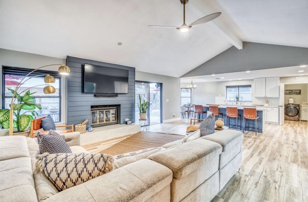 Executive Rental, open floor plan, 3 bdr, 2 bath, office and pool.