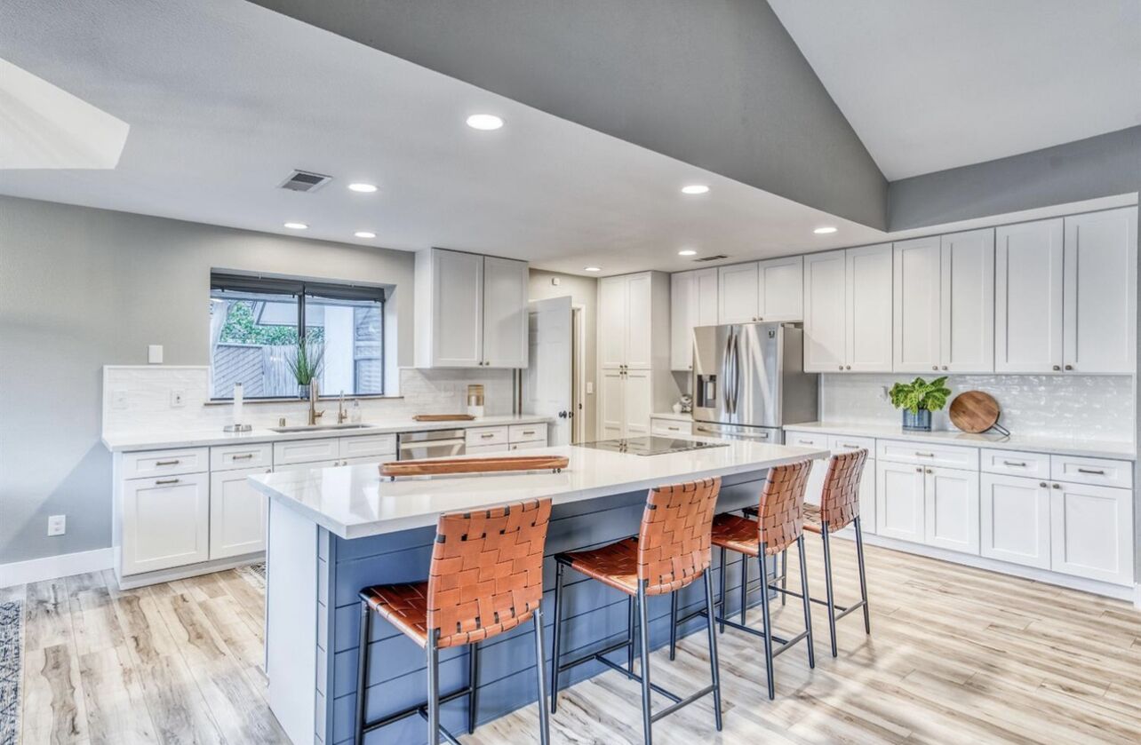 Executive Rental, open floor plan, 3 bdr, 2 bath, office and pool.