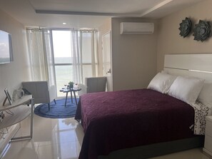 1 bedroom, iron/ironing board, free WiFi, bed sheets - Sea Salt escape/ Beachfront apartment (Portmore)