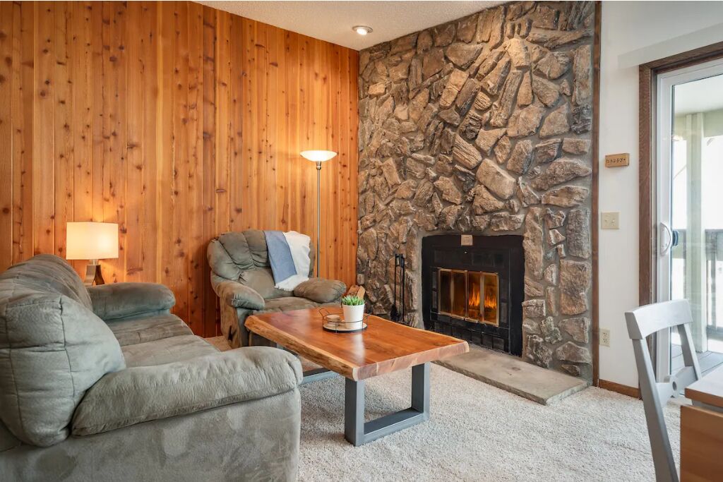 2-bedroom condo with hot tub, pool and views