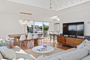 TV - Perfect Beach House Available Weekly or Monthly in August and September! (Amagansett)