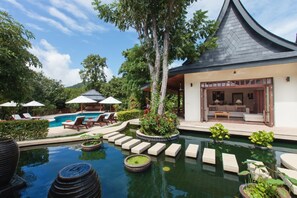 Hồ bơi ngoài trời 