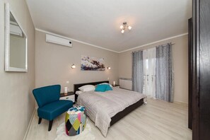 3 bedrooms, iron/ironing board, WiFi, bed sheets