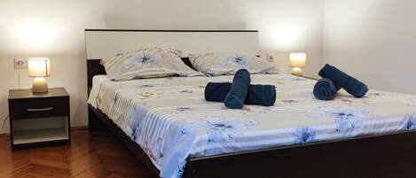 1 bedroom, WiFi, bed sheets