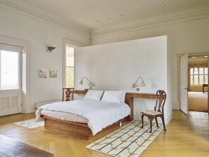 7 bedrooms, free WiFi, bed sheets