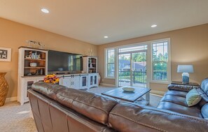 Smart TV, fireplace, DVD player, foosball - Beach Path, Game Rm, Firepit, Dogs OK, Memories! (Long Beach)
