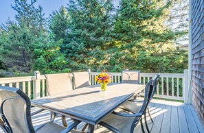 Outdoor dining - Beach Path, Game Rm, Firepit, Dogs OK, Memories! (Long Beach)