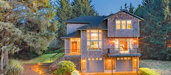 BEACH PATH, GAME ROOM, FIRE PIT, DOGS OK.. YOUR NEXT GREAT BEACH ADVENTURE!