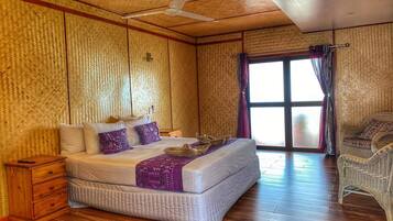 Deluxe Room | Individually furnished, iron/ironing board, bed sheets