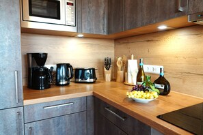 Fridge, microwave, oven, stovetop - Main barrier-free vacation in the vineyard (Kitzingen)