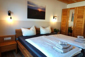 2 Schlafzimmer, Reisekinderbett, kostenloses WLAN, Bettwäsche