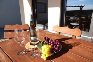 Outdoor dining - Main barrier-free vacation in the vineyard (Kitzingen)