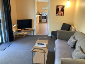 家庭房, 2 间卧室 (Motel) | 起居区
