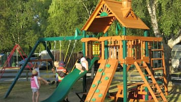 Área de juegos infantiles al aire libre