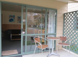 开间 (Self-Contained) | 露台