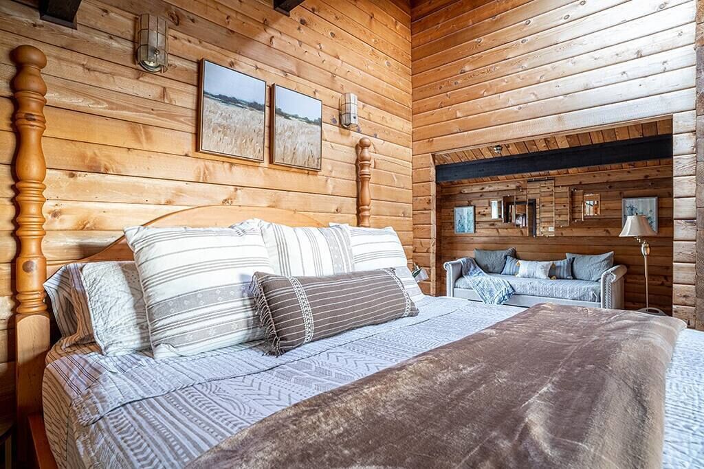 Waterfront with Mt Rainier View: Hot Tub+Steam Rm