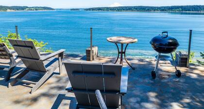 Waterfront Retreat with Mt. Rainier Views+Hot tub