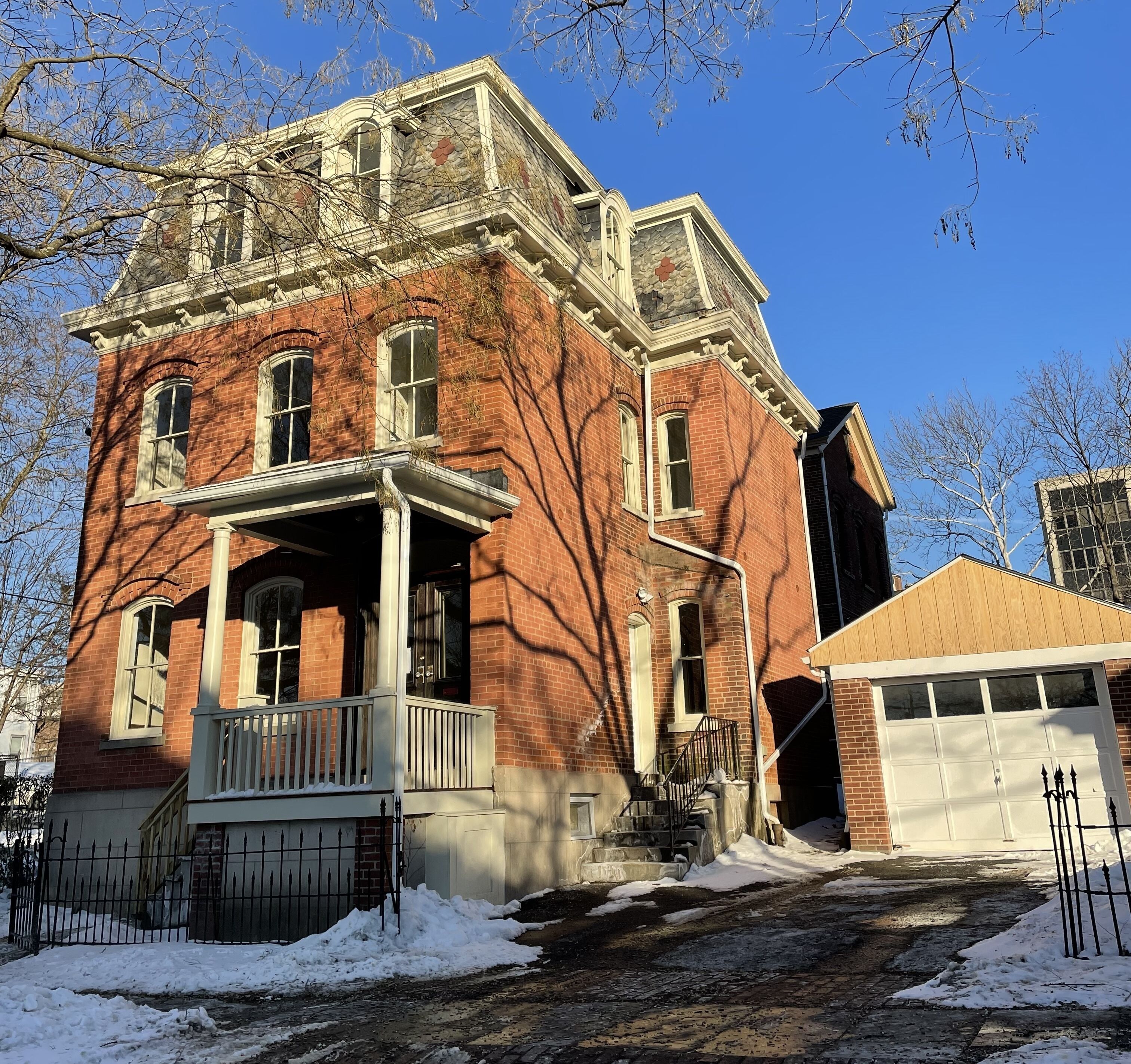 Large Renovated Historic House in Heart of Poughkeepsie