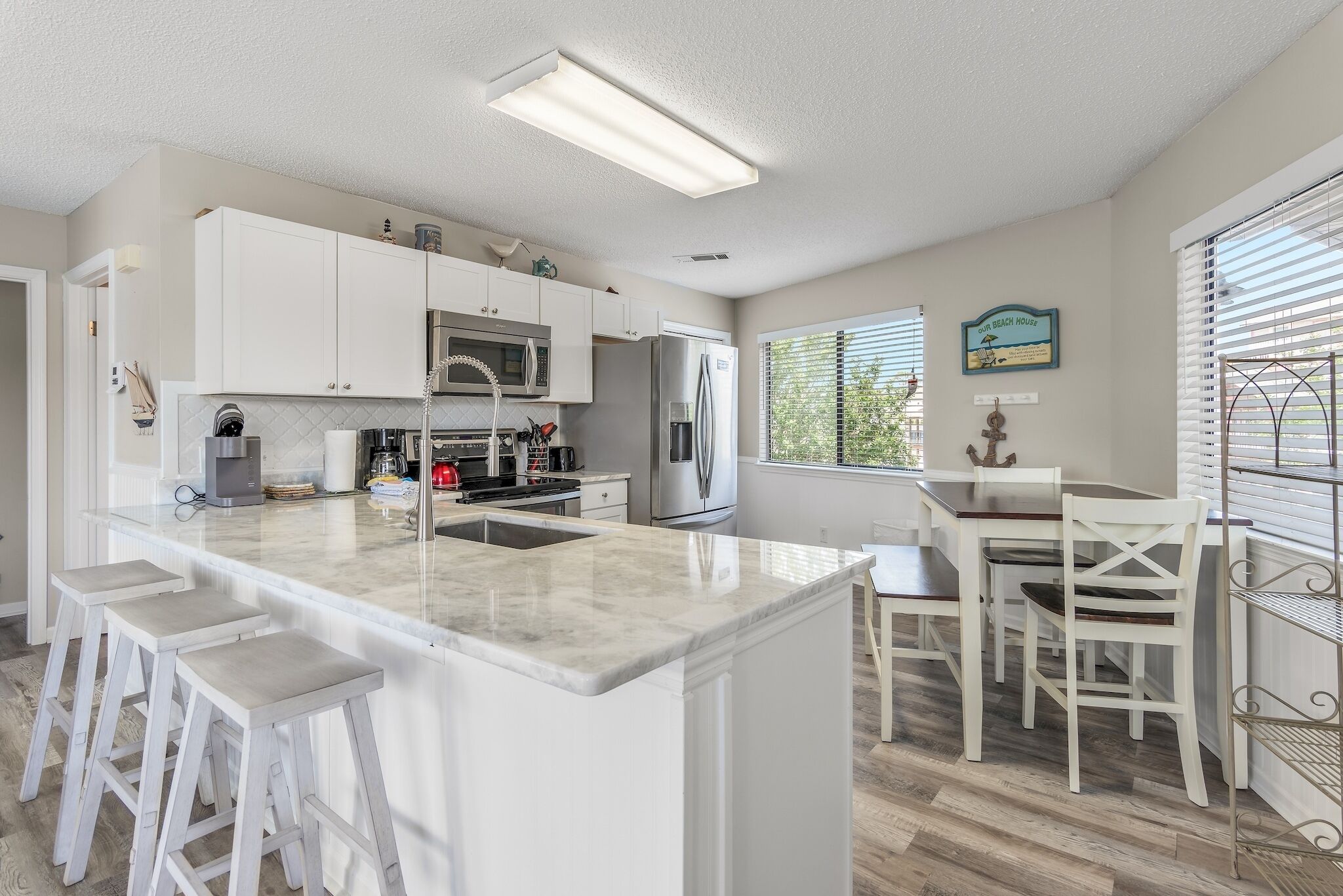 Mikroaaltouuni, uuni, liesi, astianpesukone