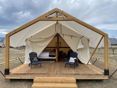 Premier Tent, 1 Bedroom, Non Smoking, Mountain View | Egyptian cotton sheets, premium bedding, down comforters, pillowtop beds. Yellowstone Dreamin Camp