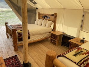 Interior - Yellowstone Dreamin Camp (Pray)
