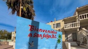 A sign welcoming visitors to San Felipe, B.C., featuring a coastal scene with a seagull and palm tree. - Shoreline Condo 4 Desert Oasis Free Wifi Cool  AC (San Felipe)