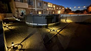Bañera de hidromasaje al aire libre