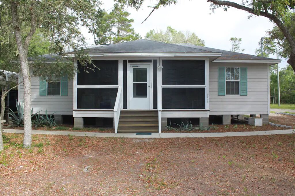 Peaceful 3 bedroom 2 bathroom house at the end of a deadend road.