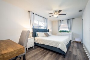 3 bedrooms, desk, iron/ironing board, travel crib