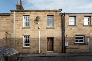 Exterior - ✨ Stylish Grade II Listed Cottage in the Heart of Alnwick (Northumberland)
