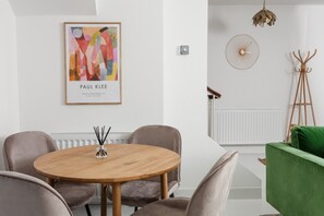 Dining - ✨ Stylish Grade II Listed Cottage in the Heart of Alnwick (Northumberland)