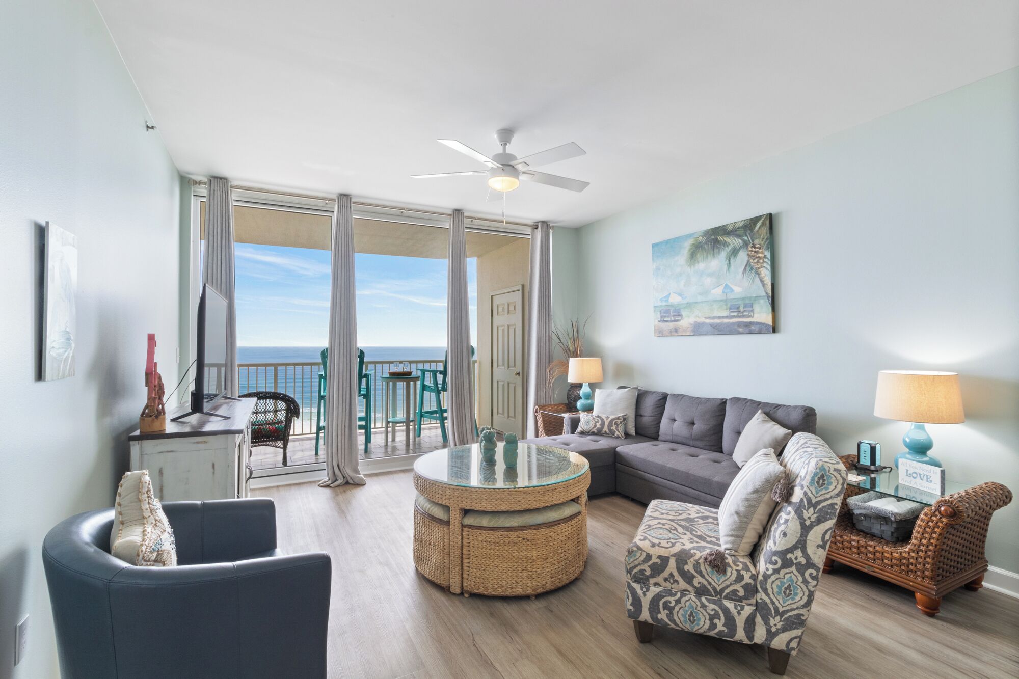 Smart TV, reproductor de DVD, libros y videoteca 