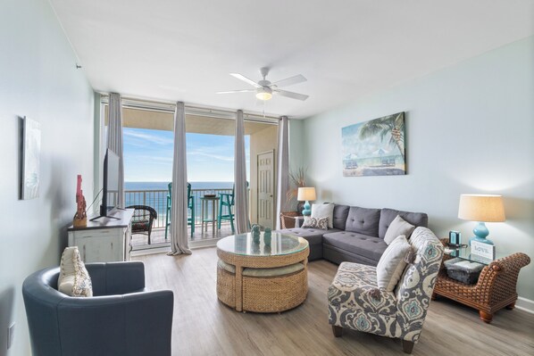 TV connectée, lecteur de DVD, livres, vidéothèque