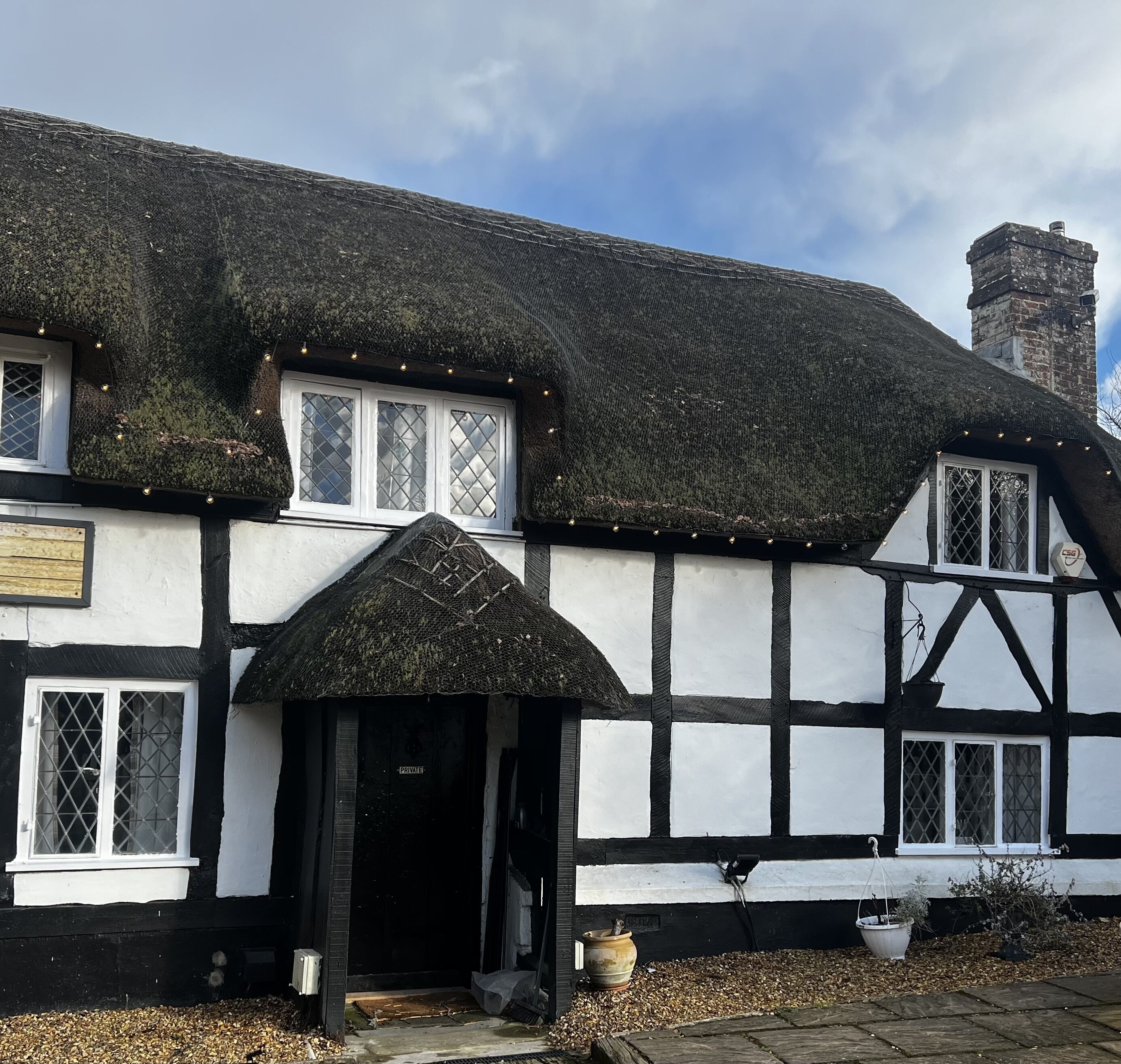 Beautiful three bed thatched cottage on New Forest’s doorstep