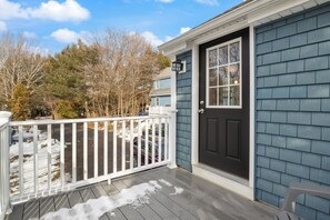 Property grounds - Coastal Cottage in the heart of Kennebunk, ME (Kennebunk)