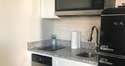 Coastal Cottage in the heart of Kennebunk, ME