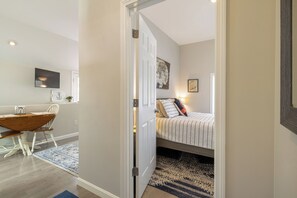 1 soverom, strykejern/-brett, wi-fi (inkludert) og sengetøy