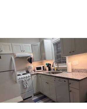 ثلاجة، ميكروويف، فرن، موقد طهي مسطح