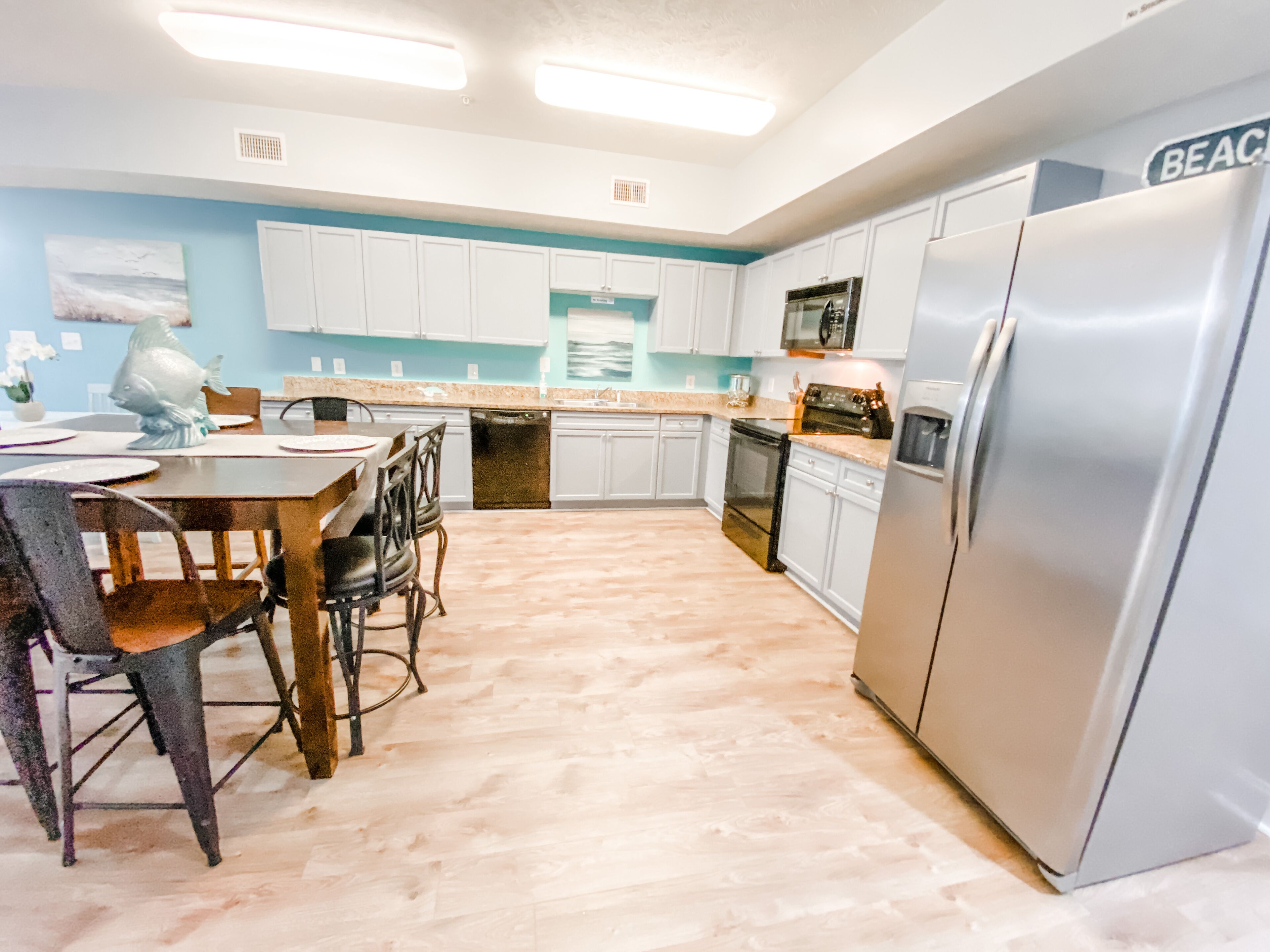 2200 sq ft! Across from Beach - Pool Table, Movie Projector, Arcade Game