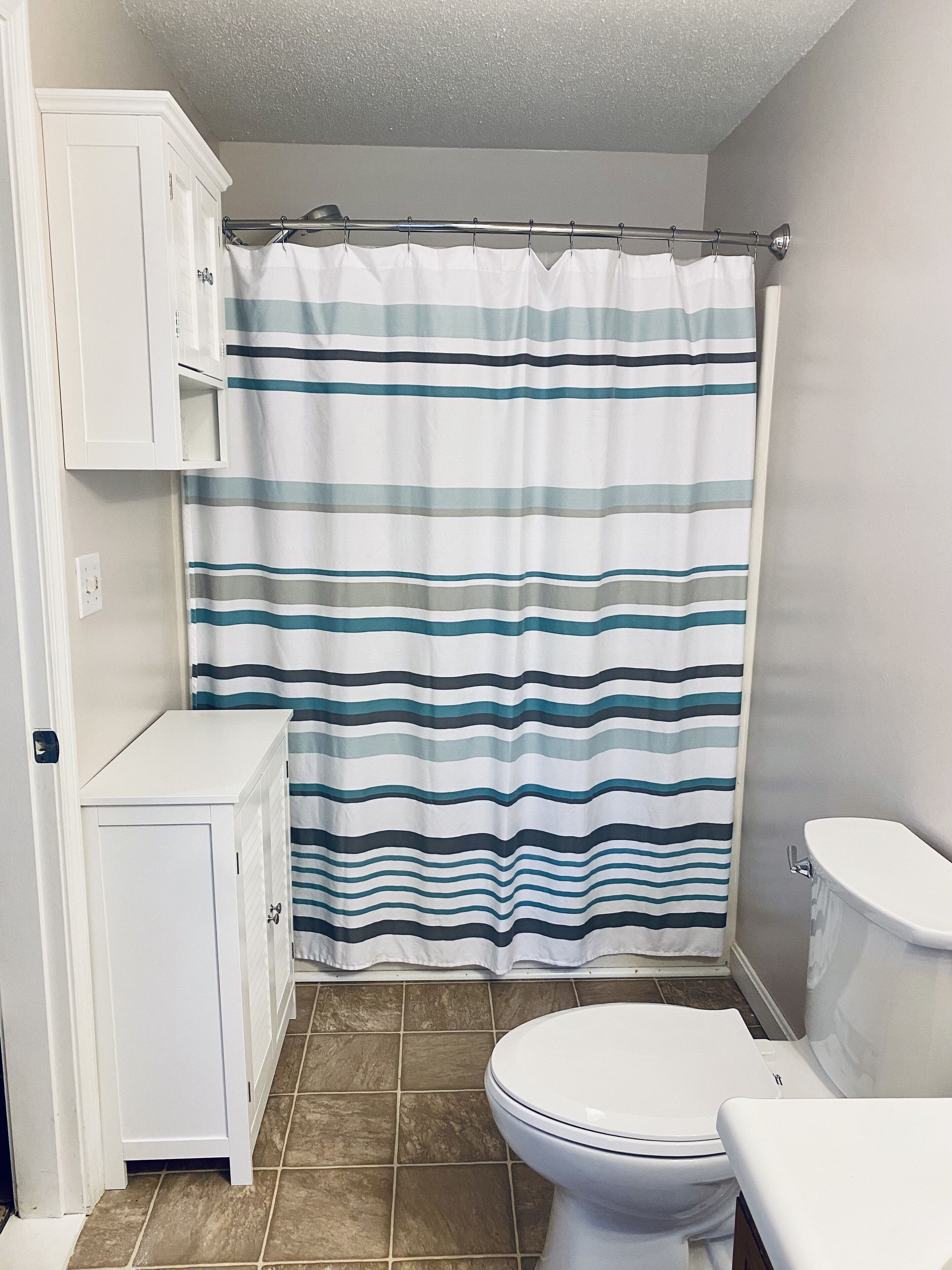 Lake view condo, Private Beach, Private concert entrance, pool