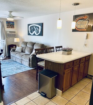 Smart TV, fireplace, stereo